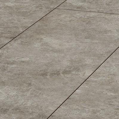 Authentischer Laminatboden mit Titan-Steineffekt