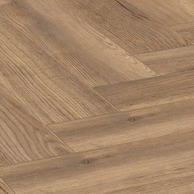 Authentik Fischgrät-Laminatboden Sandeiche