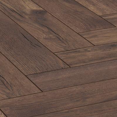 Authentik Dark Oak Fischgrät-Laminatboden