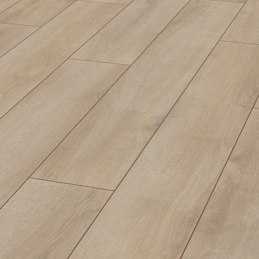 Chêne beige clair. Pour pièce lumineuse et pour donner de l'espace à une chambre ou un salon.